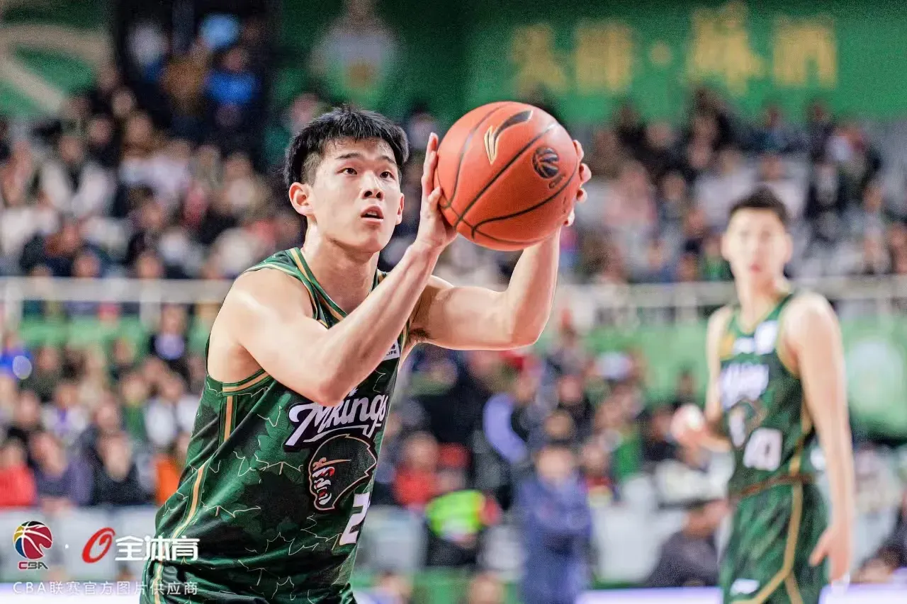 包含CBA常规赛倒计时；犹他爵士赛前门线救险；细节引发关注；赛场秩序良好；轮换策略成焦点的词条