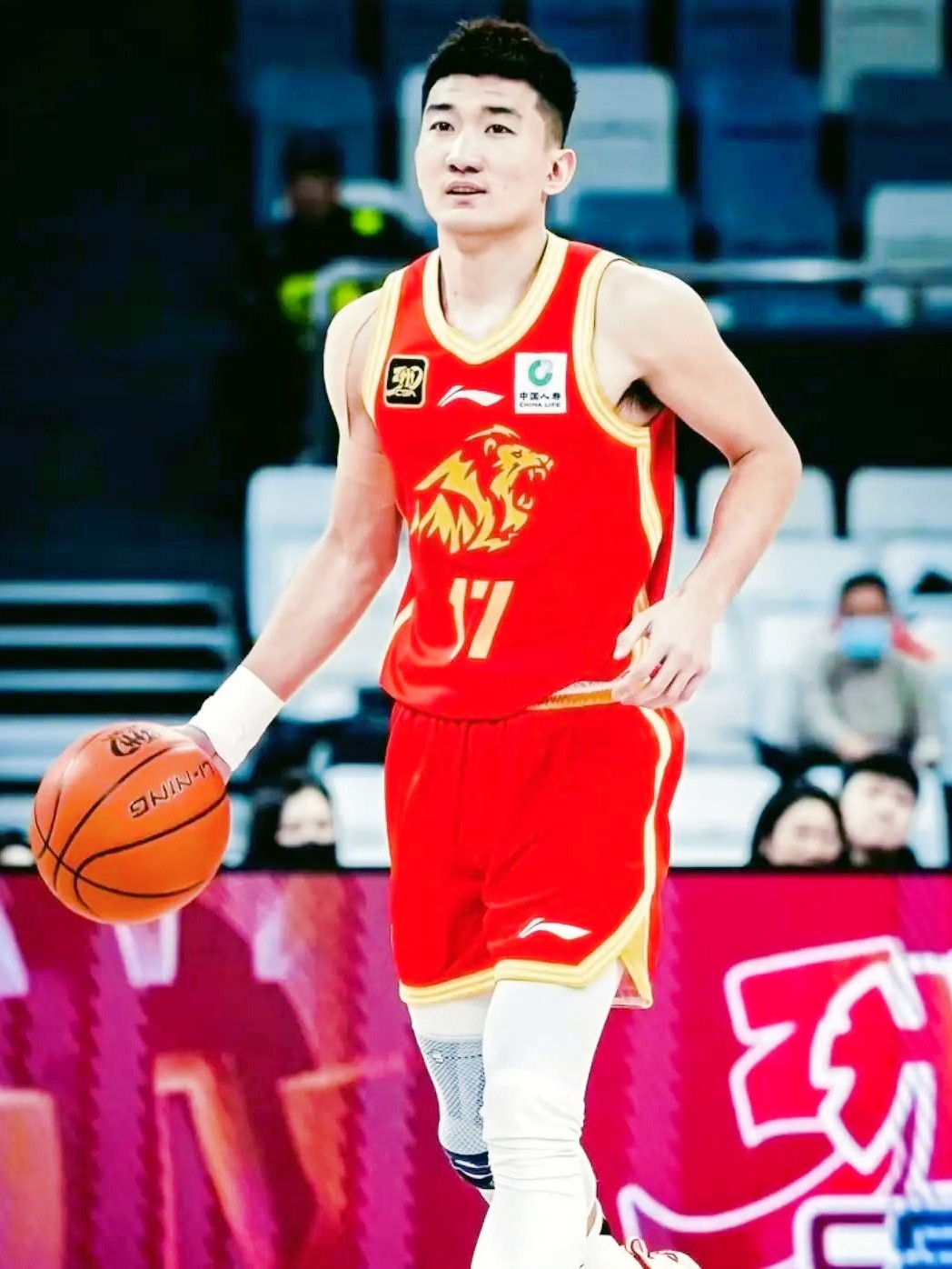 今夜全明星赛焦点战;深圳男篮绝杀压哨;压力陡增;临场指挥获称赞 今夜全明星赛焦点战;深圳男篮绝杀压哨;压力陡增;临场指挥获称赞