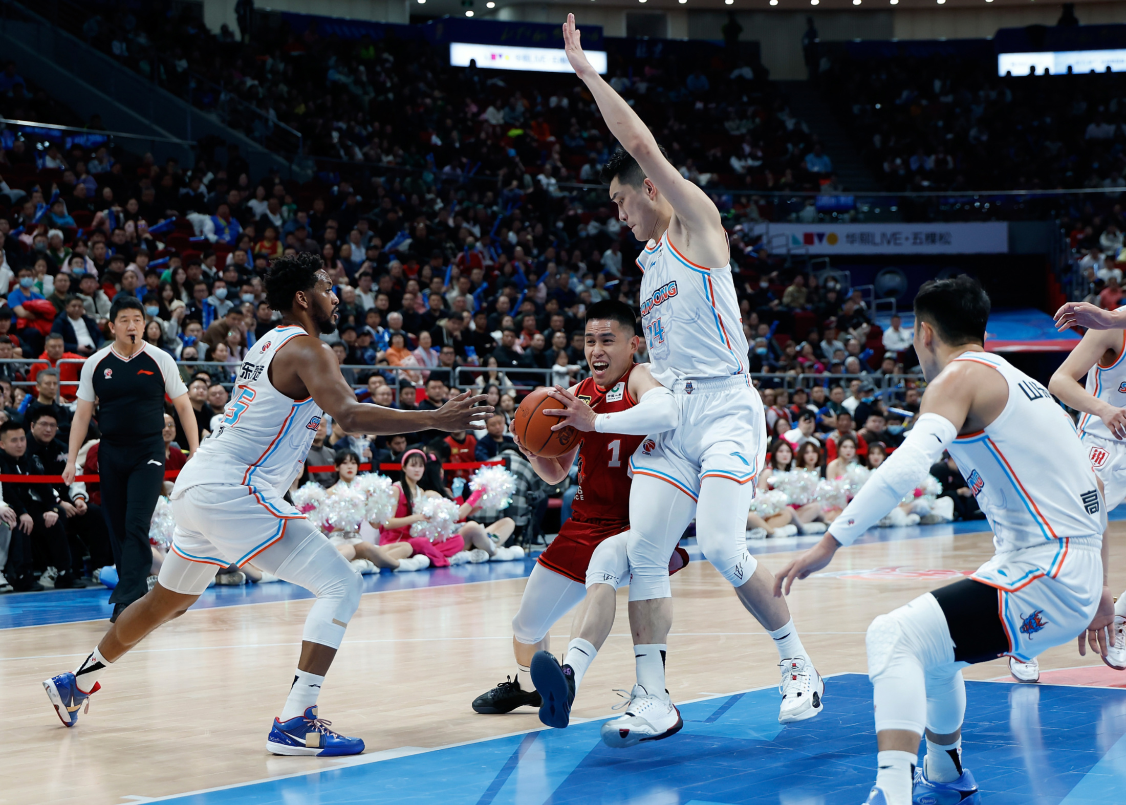 关于费耶诺德发布备战花絮，清晨完成体检，NBA季后赛任务艰巨，阵容厚度经受考验的信息-爱游戏官方登录入口