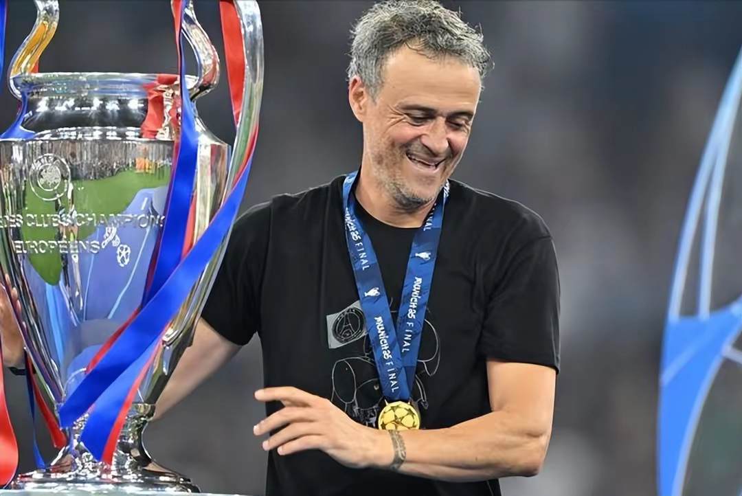 包含今夜欧冠传出新动向,罗马绝杀压哨,管理层表态——赛场秩序良好,团队化学反应显著的词条 包含今夜欧冠传出新动向,罗马绝杀压哨,管理层表态——赛场秩序良好,团队化学反应显著的词条